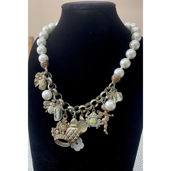 Vintage Carolee Faux Pearl Two-Tone Crown Statement Charms Necklace 16” READ - Picture 2 of 7